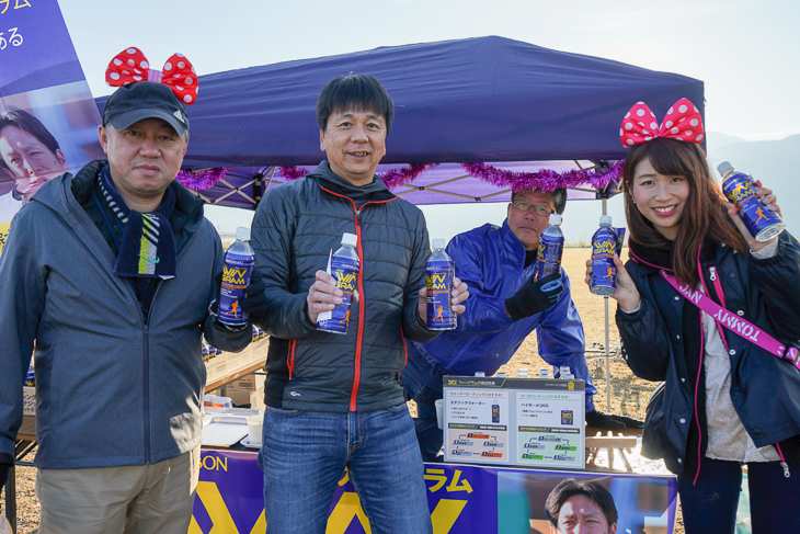 お菓子のブルボンが、青山学院大学の陸上競技部と共同開発したというスポーツドリンク「WINGRAM」を無料で配布!甘さ控えめで飲みやすかったです!