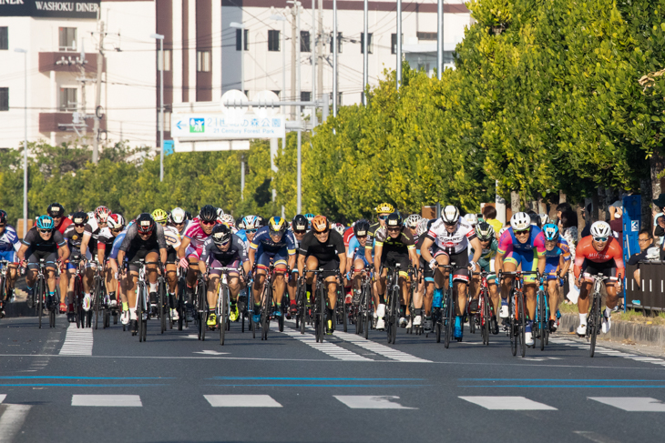 市民レース50kmフォーティ 5連覇のフィニッシュに向け伸びる白鳥興寛(ARCC)