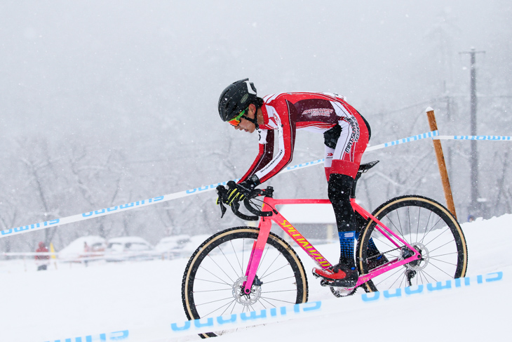 男子U23 安定した走りを見せた村上功太郎(松山工業高校)