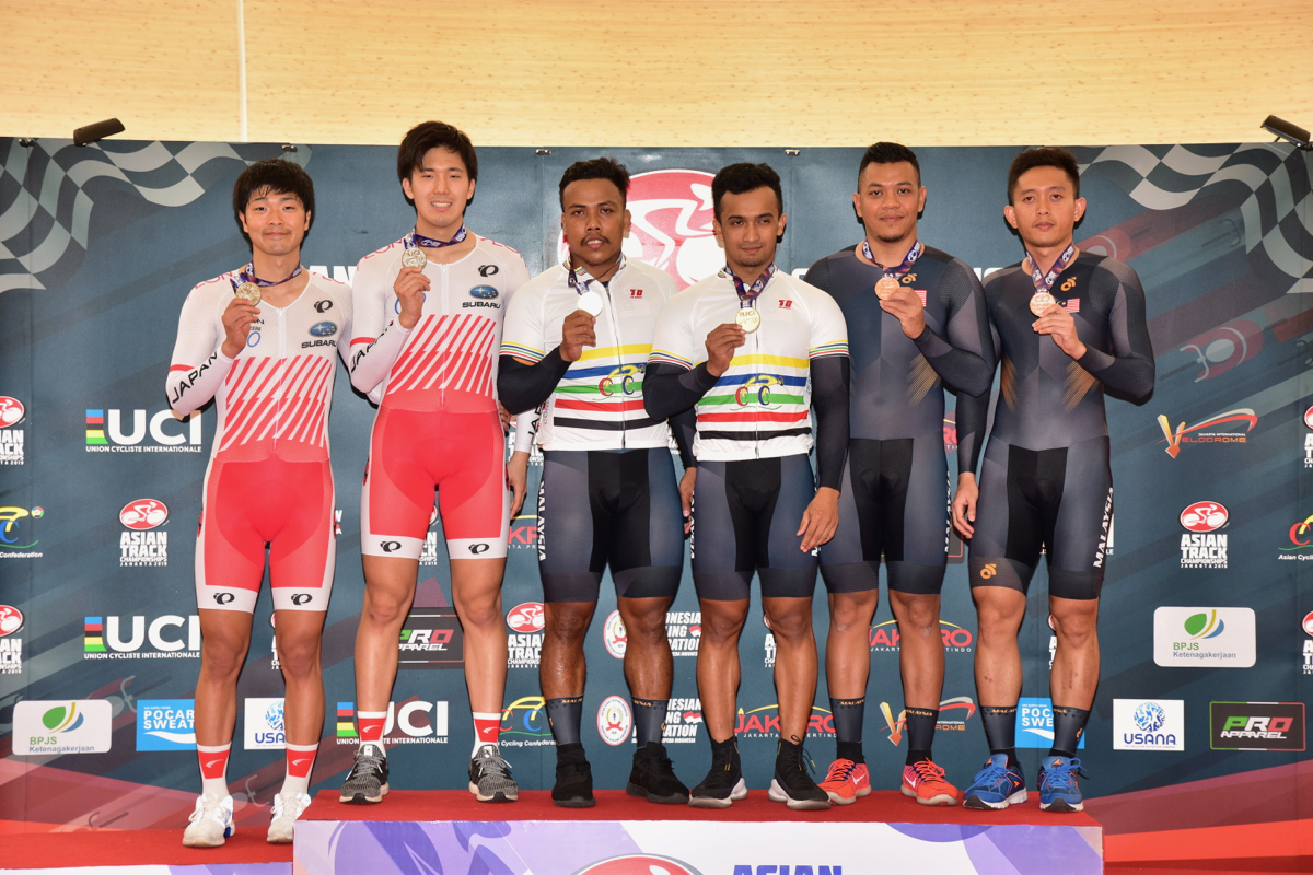 パラサイクリング男子Bスプリント表彰台 銀メダルを獲得した木村、倉林ペア