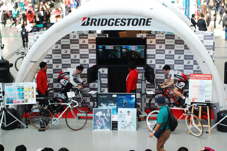 埼玉サイクルエキスポにブリヂストンサイクルが出展 オリンピアン同士の自転車対決も実施