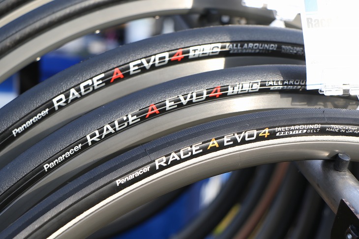 パナレーサーの新型タイヤ RACE EVO 4シリーズもお披露目された