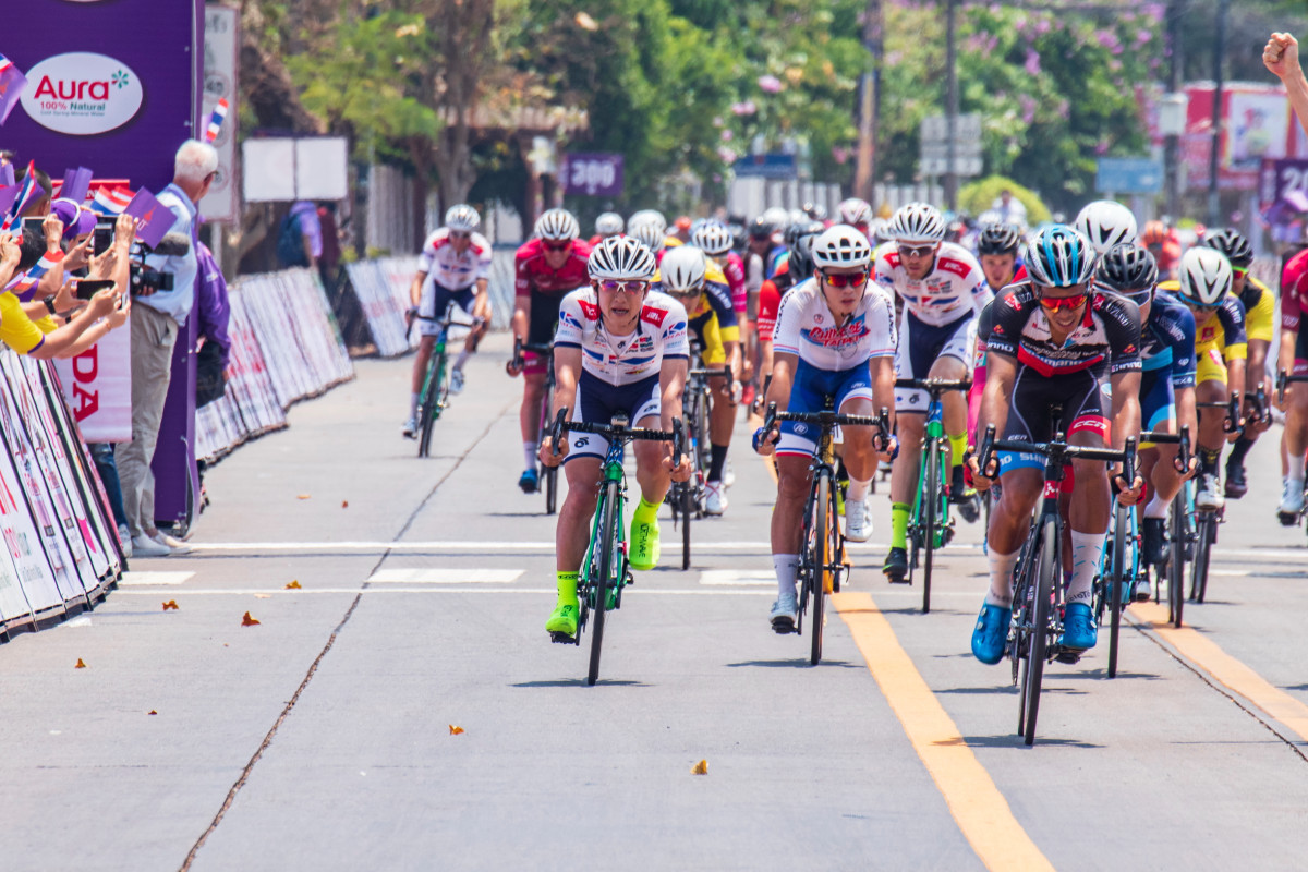 単独でスプリントを行い6位に入った中島康晴(キナンサイクリングチーム)