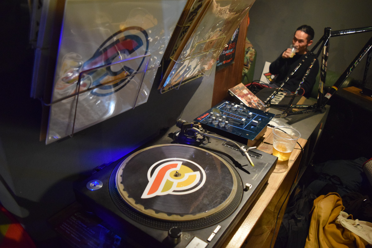 チネリのレコードでDJ?