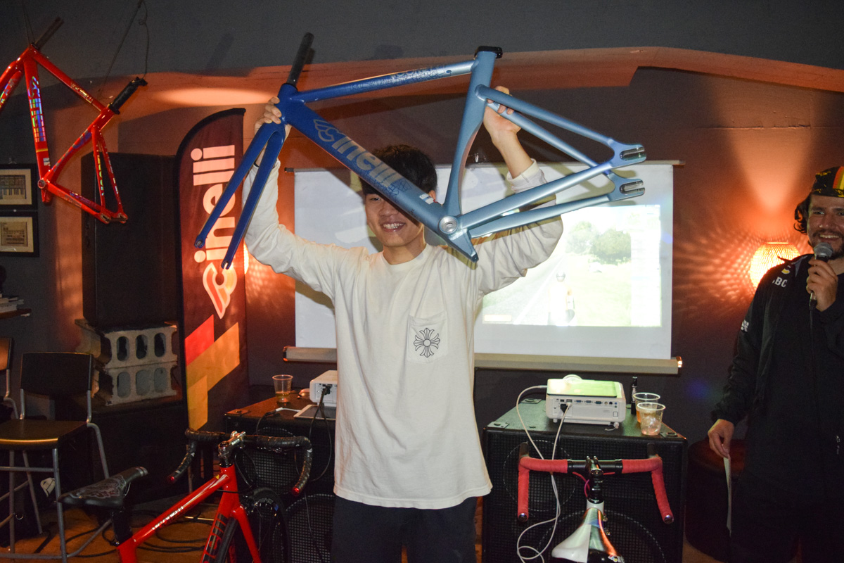 チネリとバイクロアのコラボによる世界に1本だけのオリジナルトラックフレームは韓国のキムさんがゲット