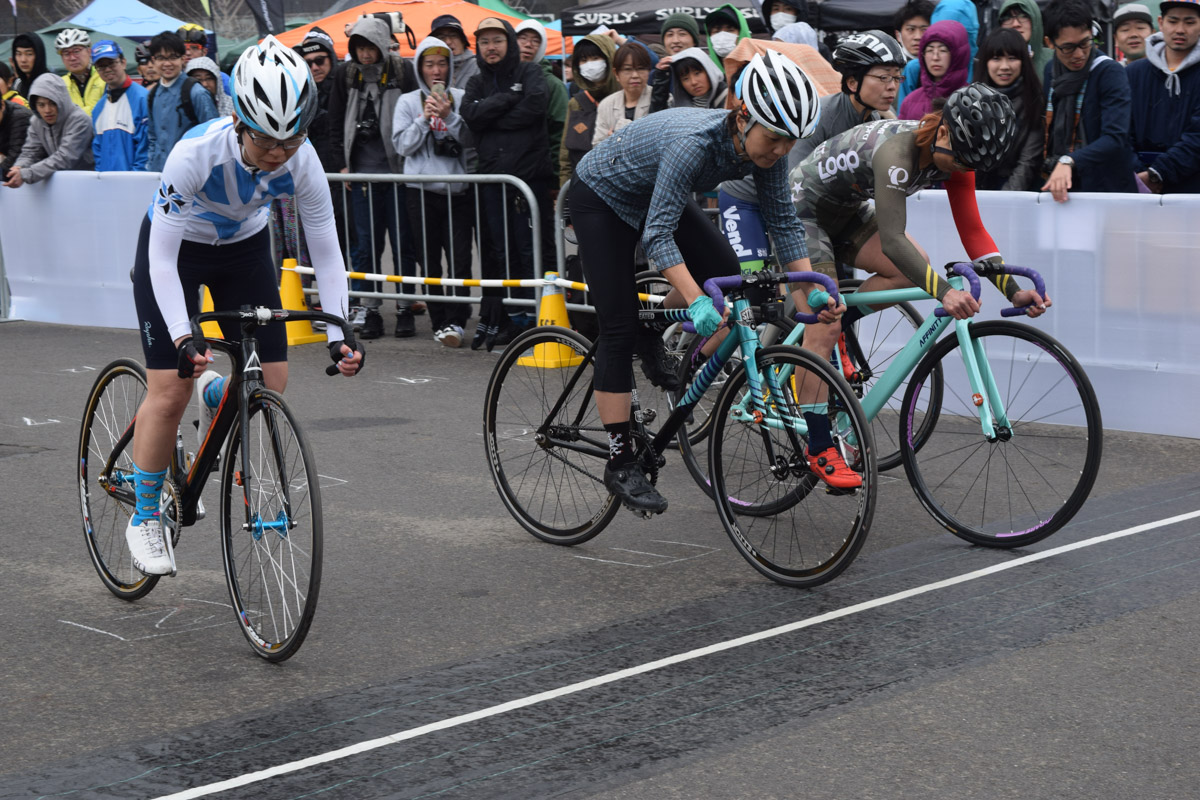 女子シングルスピードレーサーによるレース