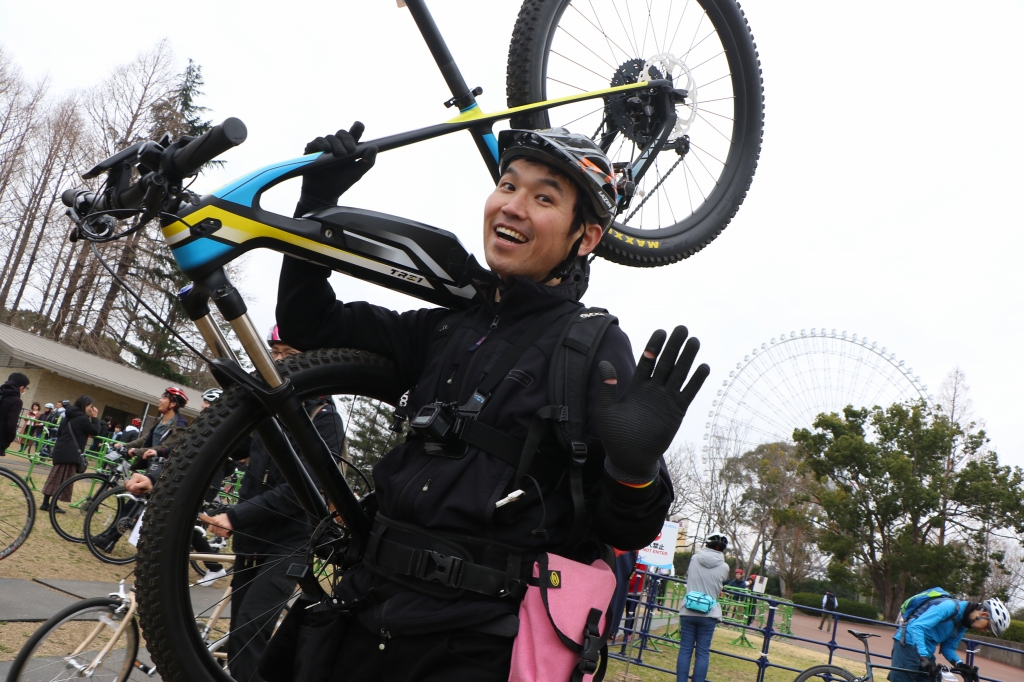 BESVのカーボンE-MTB TRS-1を試乗 これなら担げますね!と笑顔を見せてくれました