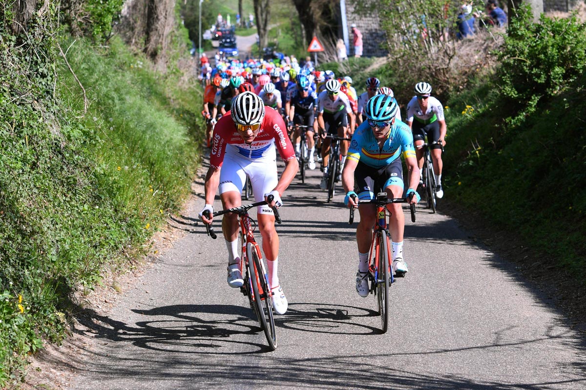 残り45km地点でアタックするマチュー・ファンデルプール(オランダ、コレンドン・サーカス)