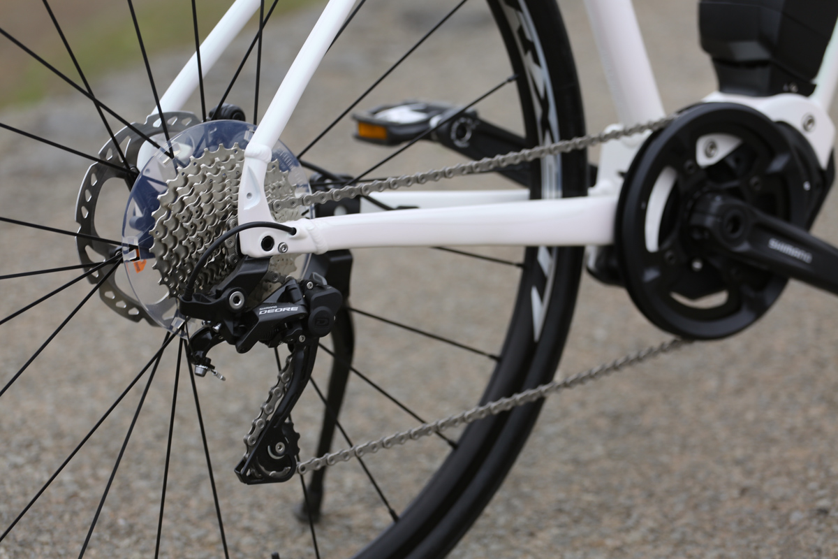 変速系はMTB用のミドルグレード DEOREを採用
