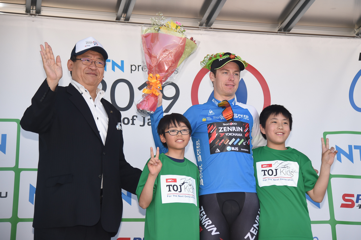 ポイント賞ジャージは、この日2位のレイモンド・クレダー(チーム右京)に移った