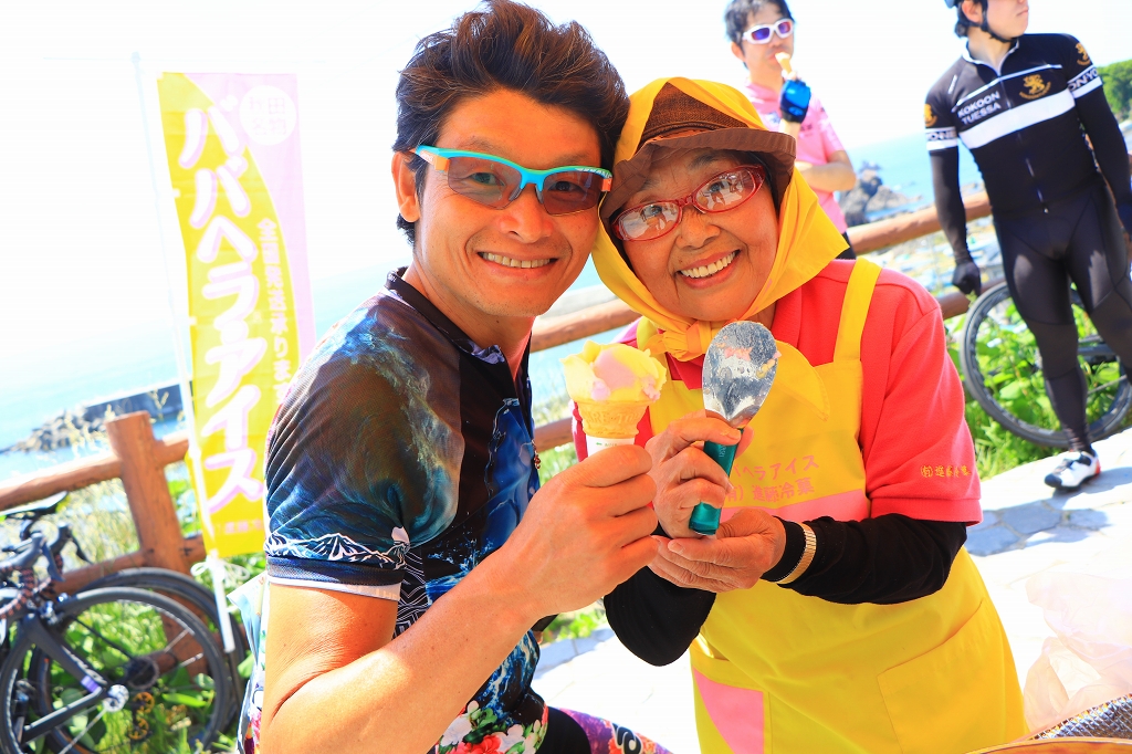 鮮やかな手さばきに白戸さんもメロメロに