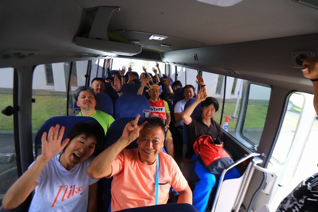 皆さんちゃんといますかー! なんだか修学旅行の様