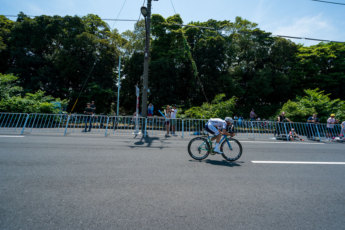 タイム差が縮まり、直線走路に入ってすぐ単独で飛び出したマルコス・ガルシア(キナンサイクリングチーム)