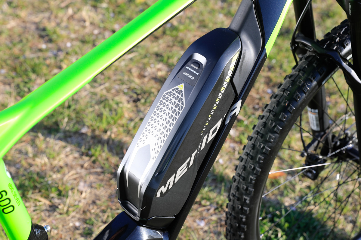 E-MTBに採用されるバッテリーは大容量モデルのBT-E8010(公称容量504Wh/36V 14Ah)が主流だ