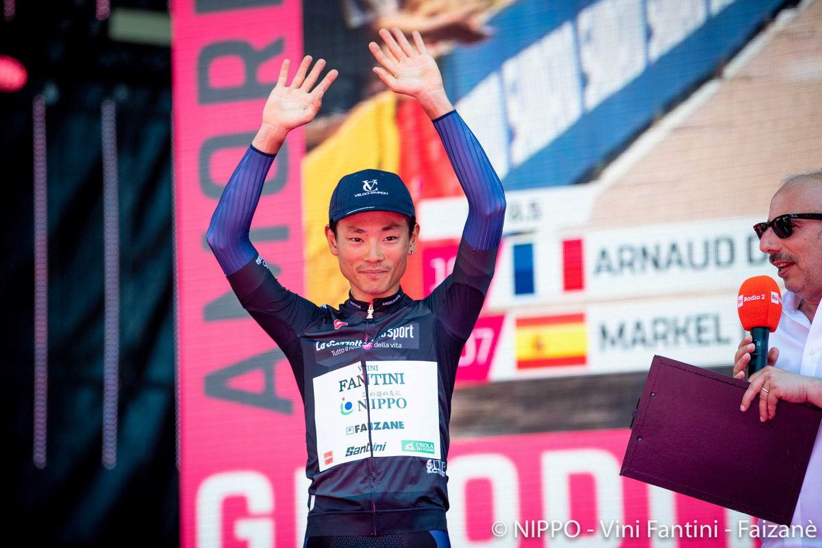 初山翔には個人総合成績最下位の証「マリアネーラ」が贈呈された