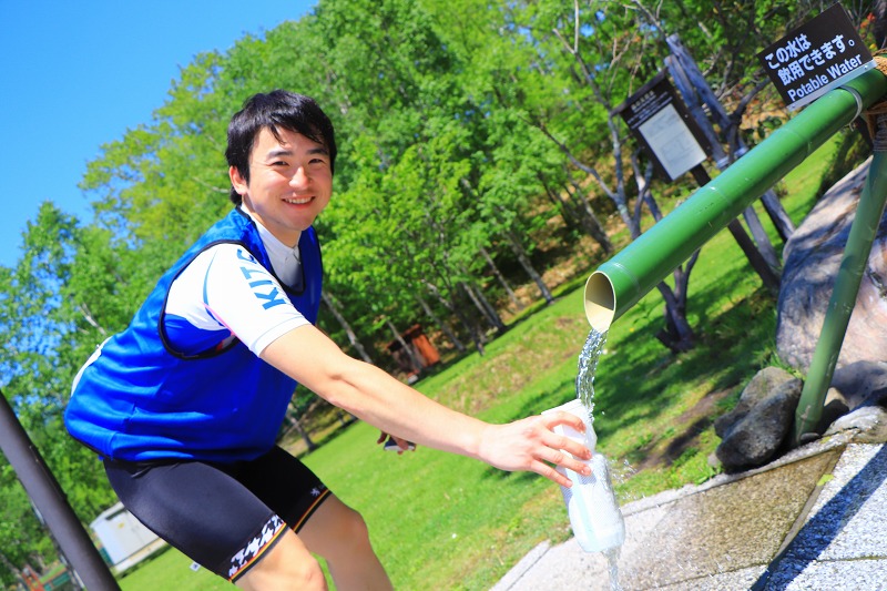 冷たい湧水が流れ出ていました ボトルに詰め替えましょう!