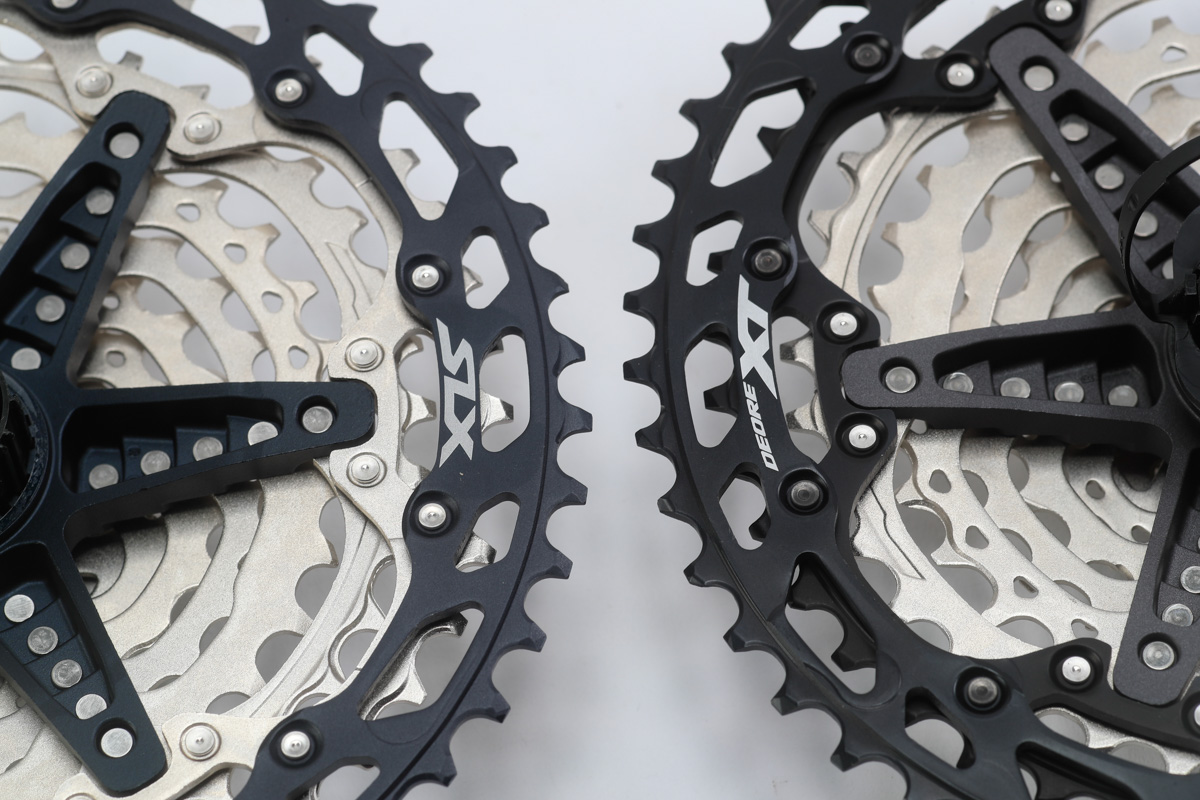 SLX(左)とXT(右)スプロケット 裏側より