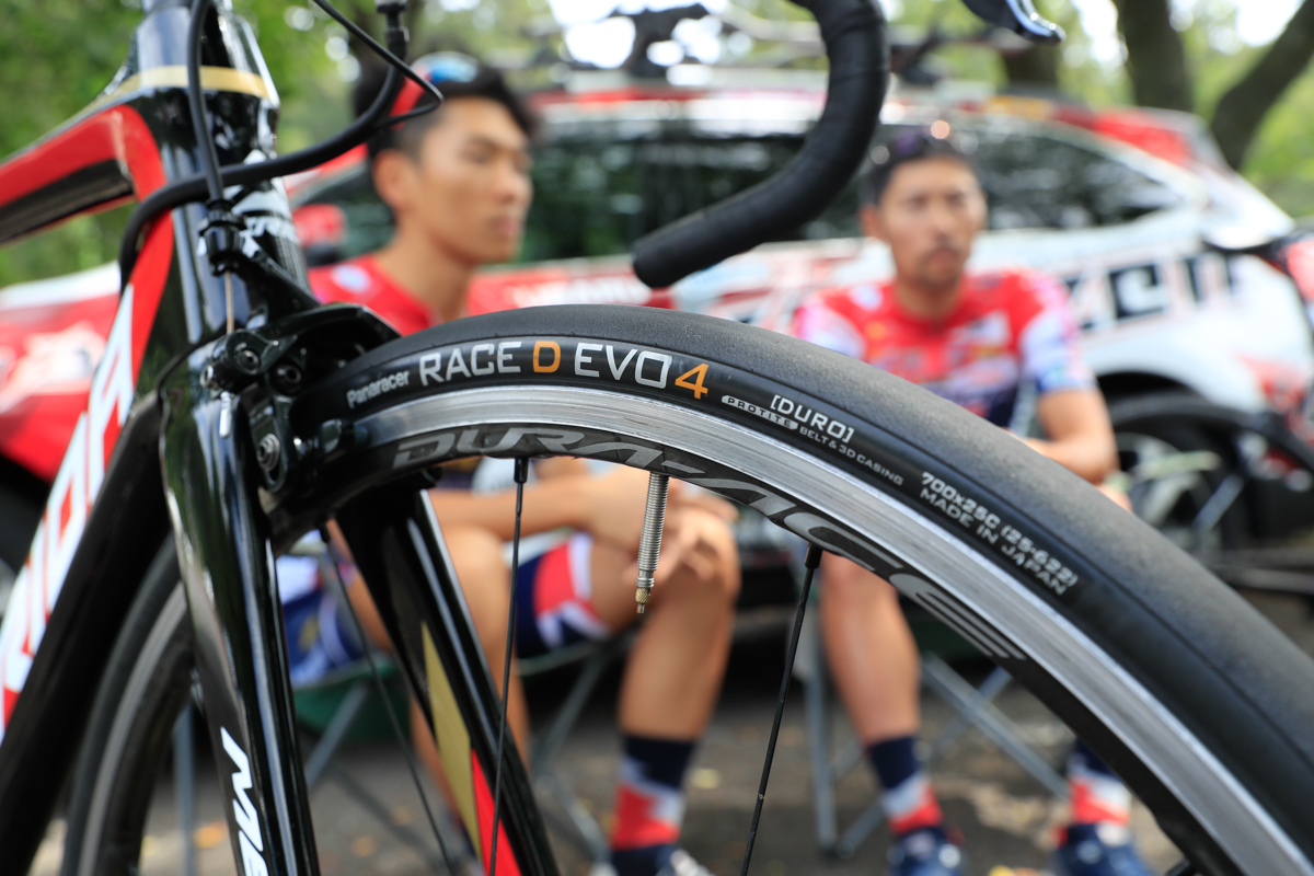 様々な種類が用意されるRACE EVO4(クリンチャー)