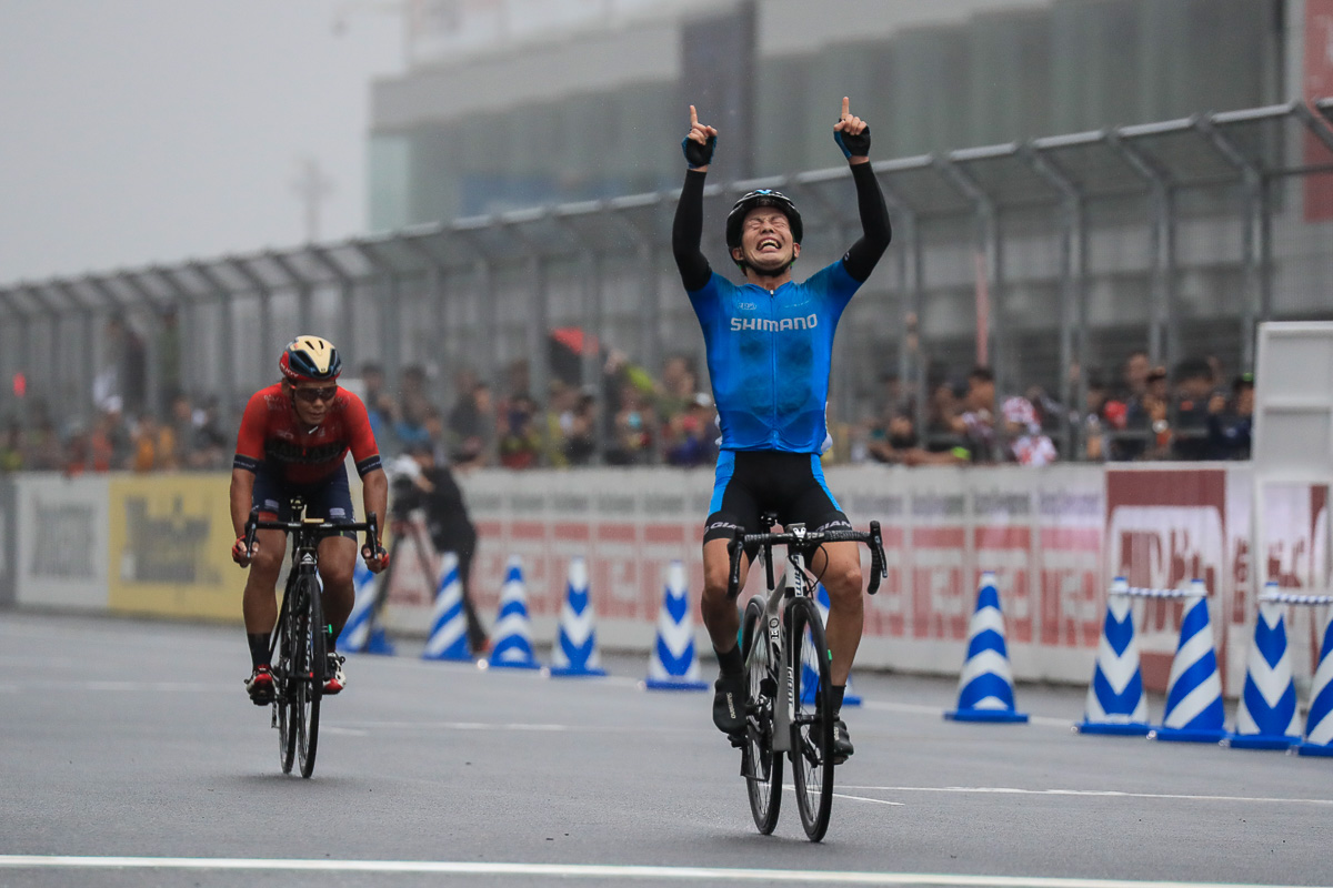 入部正太朗(シマノレーシング)が新城幸也(バーレーン・メリダ)をスプリントで下し全日本王者に