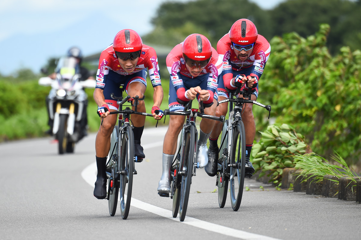 昨年優勝の宇都宮ブリッツェンは3位 5人でスタートし、最終周回は3人に