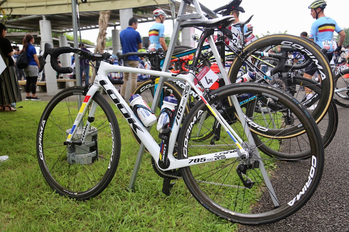 ロマン・コンボウ(フランス)のルック 785 HUEZ RS