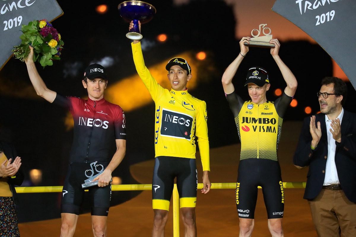 総合トップ3表彰 優勝はエガン・ベルナル、2位ゲラント・トーマス、3位ステフェン・クライスヴァイク