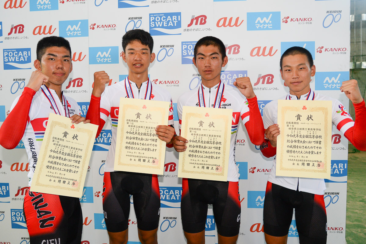 4kmチーム・パーシュート 連覇を達成した岐南工業高校のメンバー