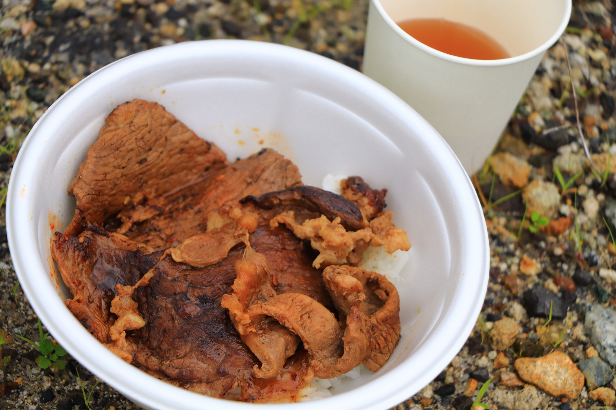 ドーン!と盛られた丼!ボリューム満点です