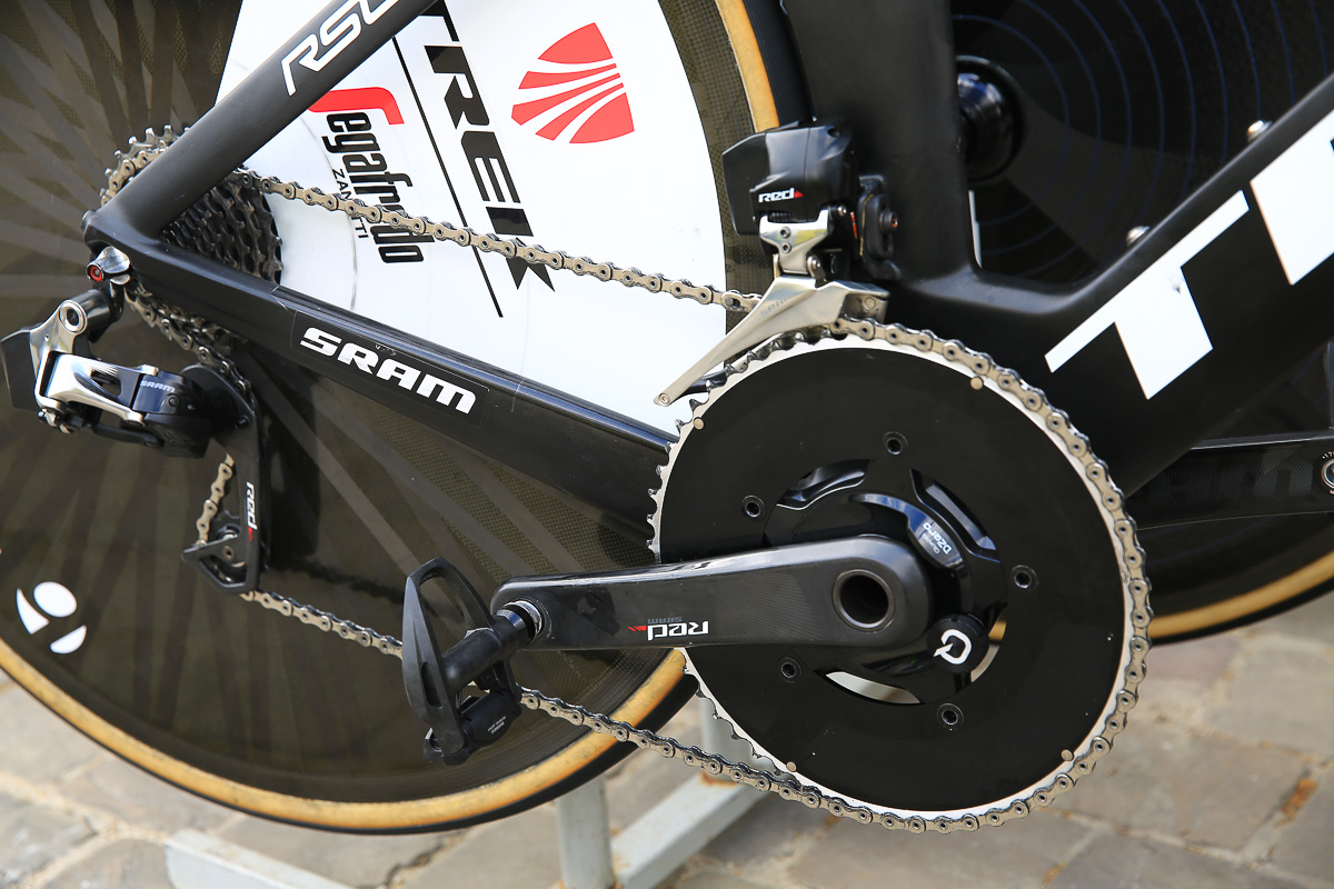 タイムトライアルバイクには旧型RED eTap(11速)をアセンブルする