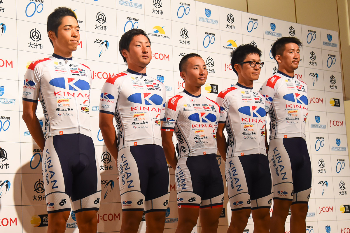 山本大喜(左から2番目)が負傷明けの復帰戦となるキナンサイクリングチーム