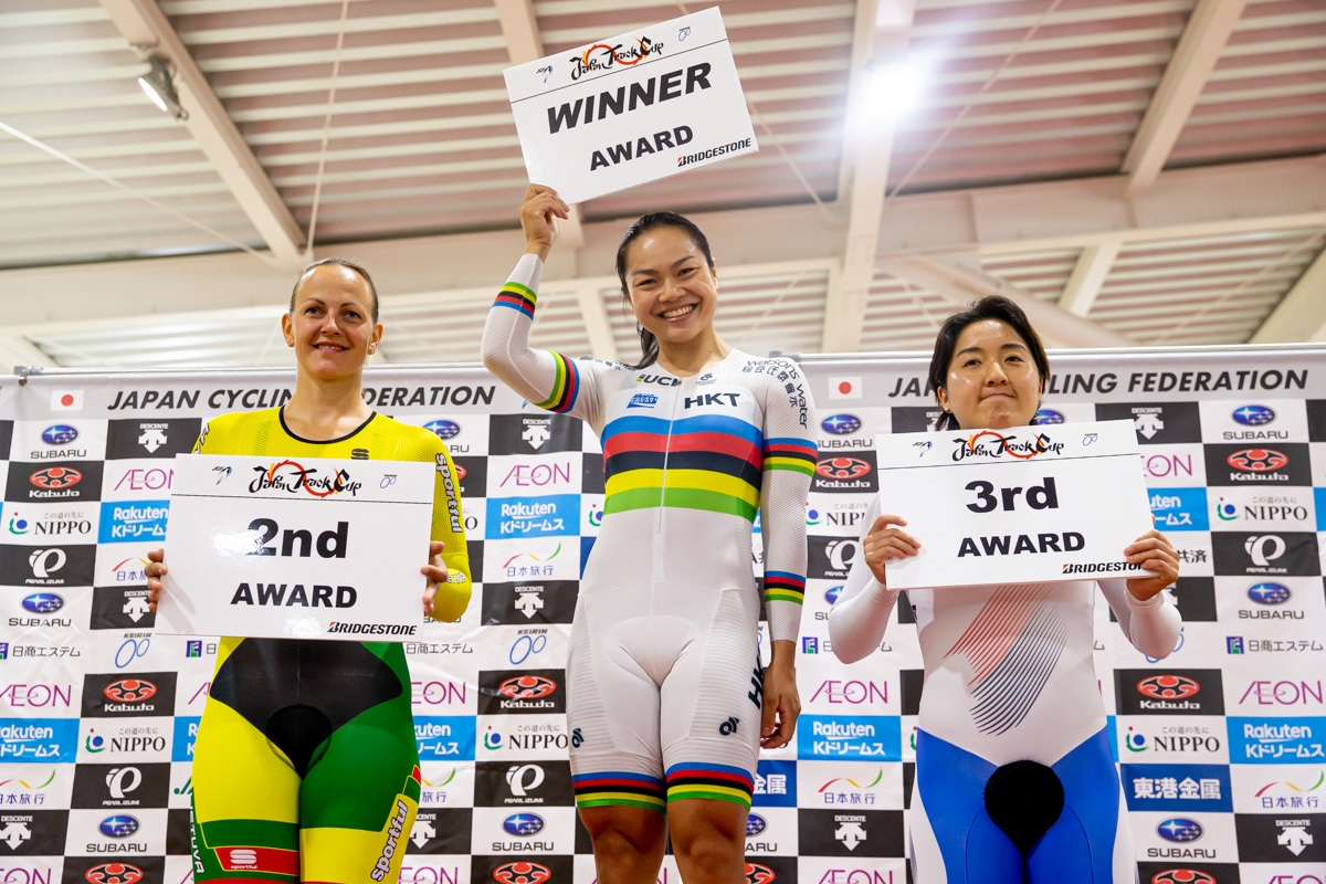 JTC2 女子エリート・スプリント表彰式 リー・ワイジー(香港)がJTC1、2と2連勝