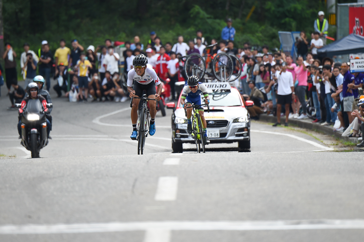 男子 最終コーナーに先頭で現れた武山晃輔(日本大学)