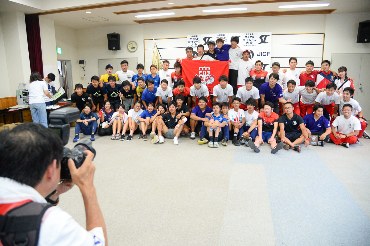 インカレ恒例 各大学の4年生が揃って記念撮影
