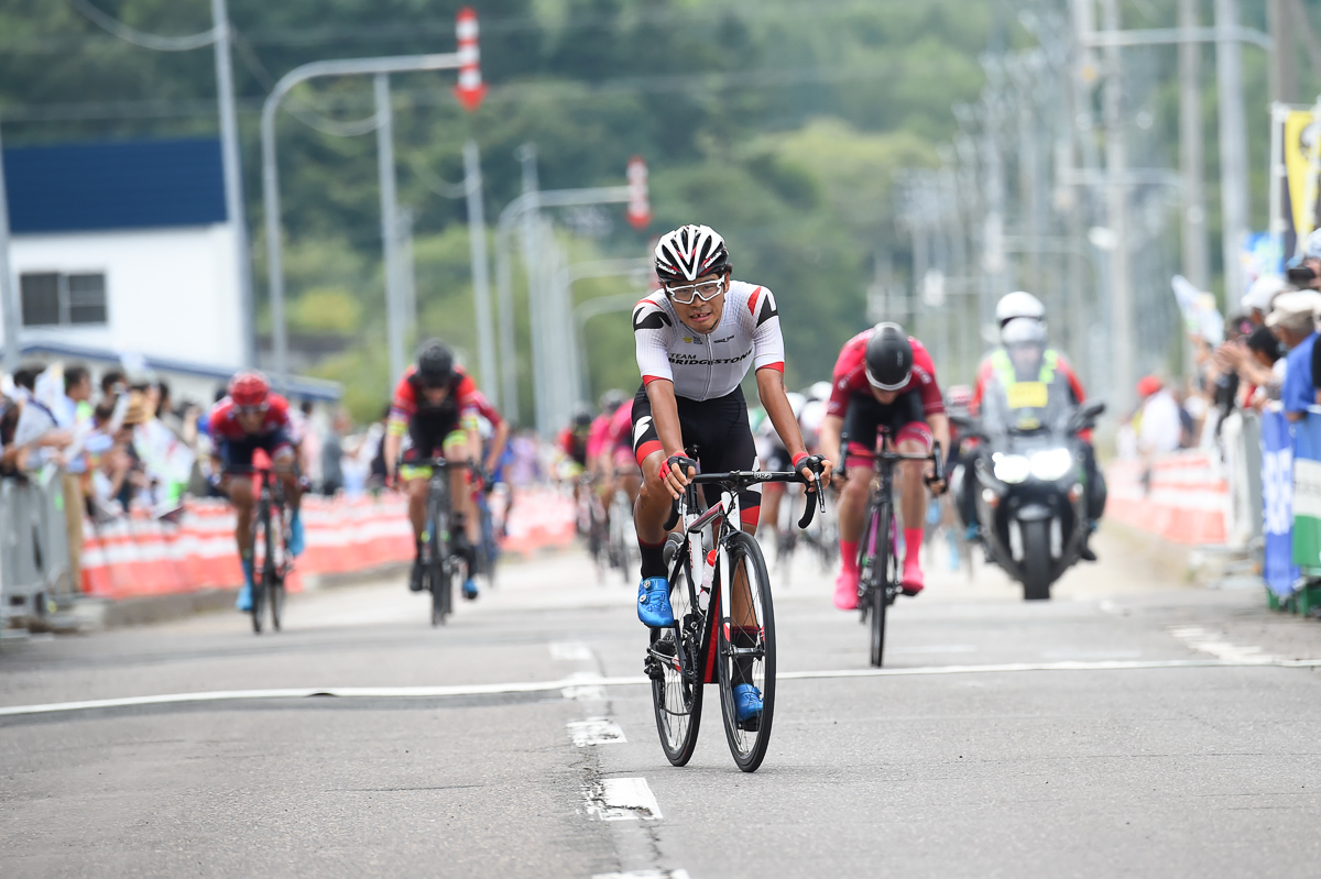 2位は石橋学(チームブリヂストンサイクリング)