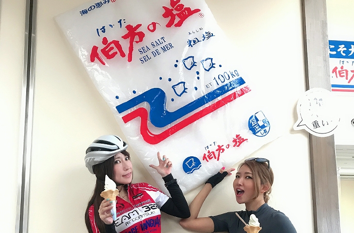 石垣美帆さんと100kgの塩の前で!
