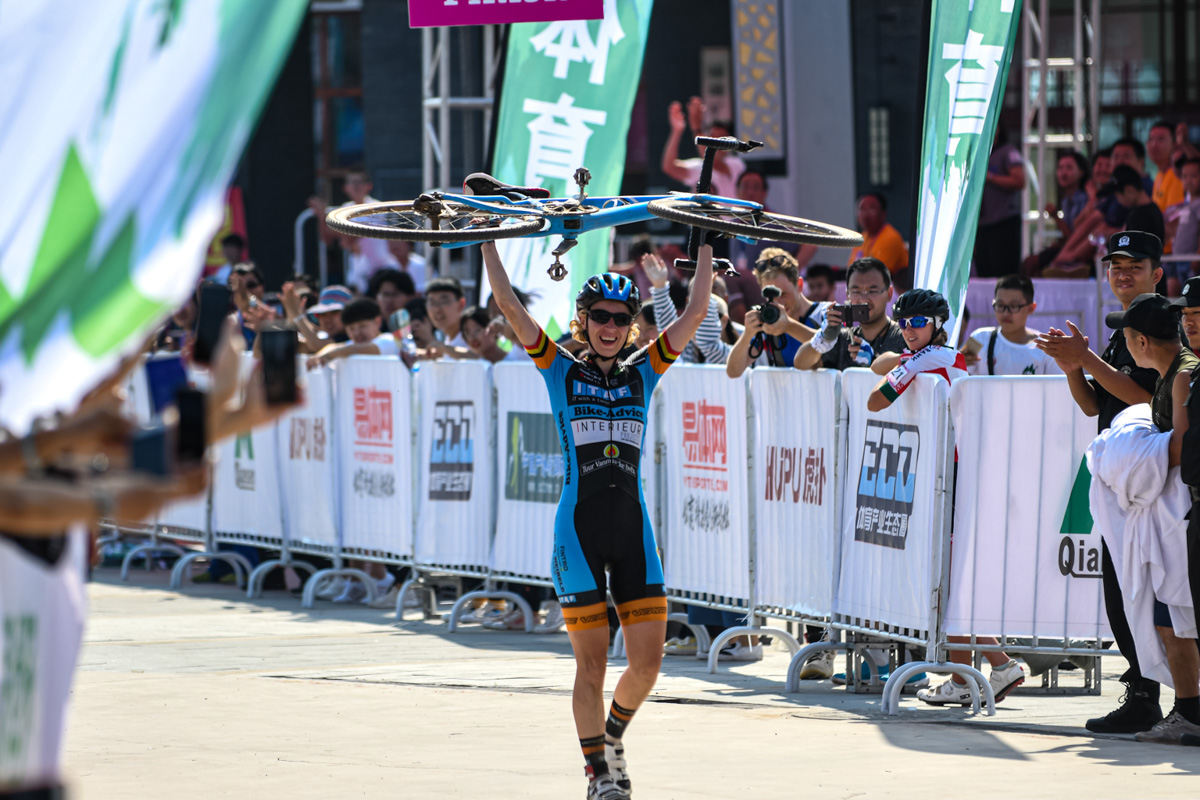 優勝したジョイス・ファンデルベッケン(ベルギー)