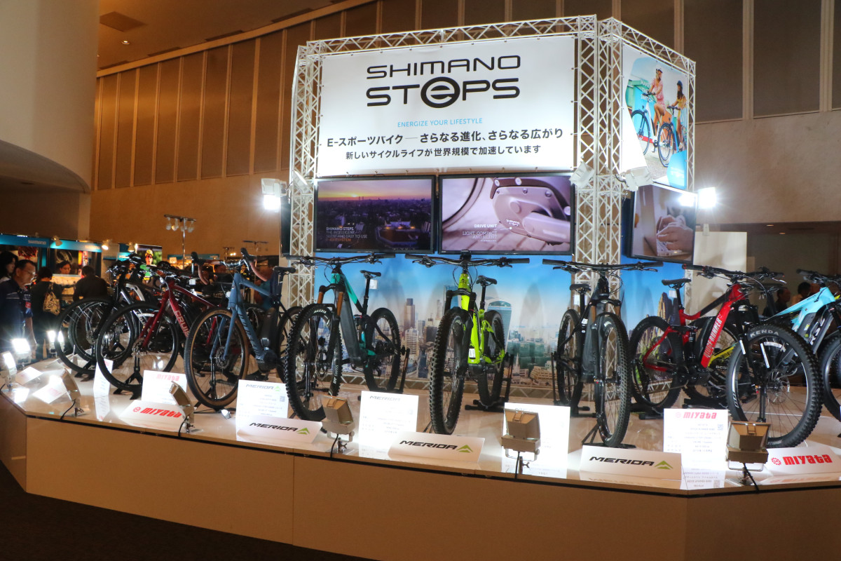 今年も会場の中心に位置していたのは、シマノ STEPSの展示だった 新たに2つのユニットが加わり、一気に搭載車種も拡充する