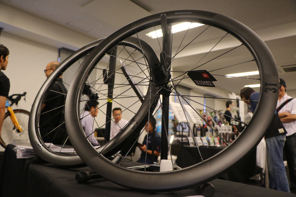 3Tのディスクブレーキ対応ホイール DISCUS C45 LTD