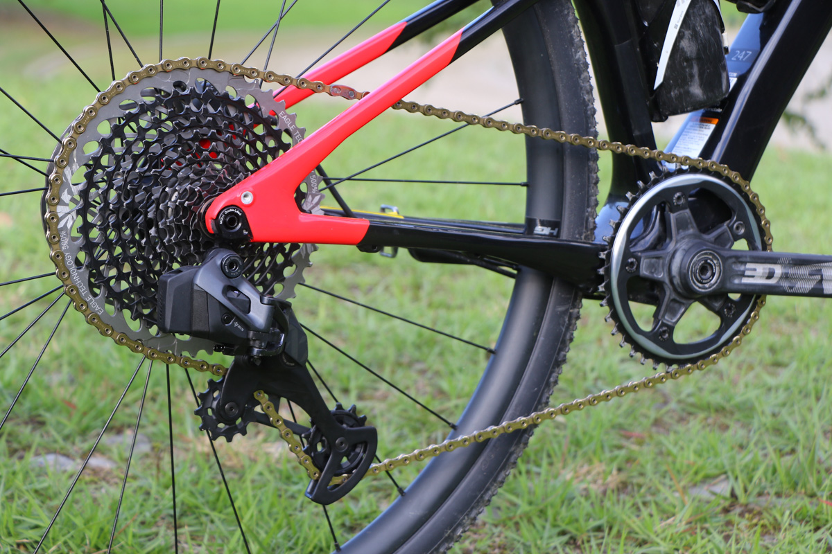 F:40T、R:50T。スラムのAXSでMTBのEAGLE50Tスプロケットの組み合わせで使用
