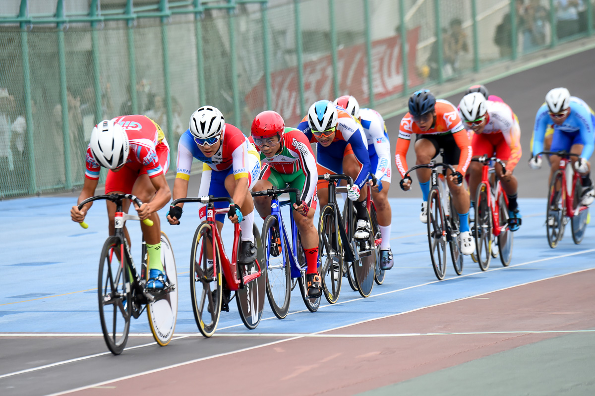 少年男子スクラッチ決勝 最終周回へ