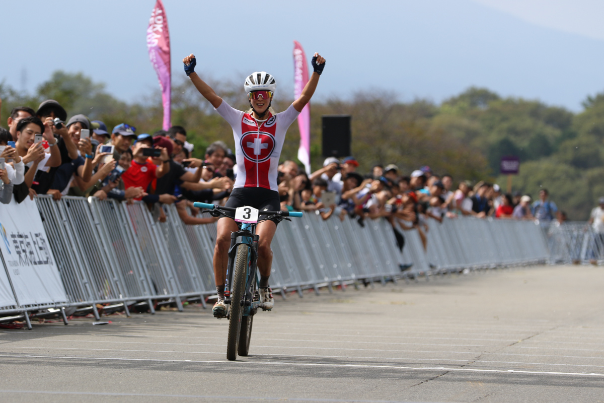 圧倒的な力を見せ、独走勝利を飾ったヨランダ・ネフ(スイス)