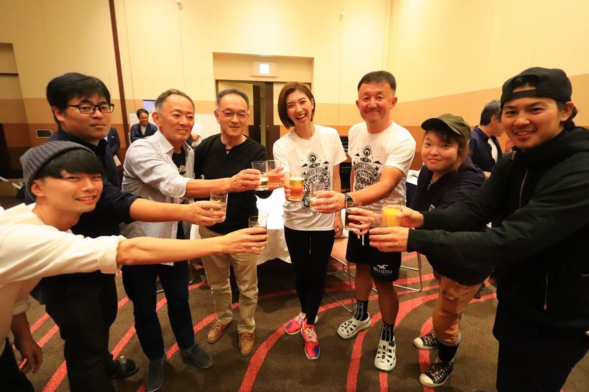 まずは皆さん乾杯!