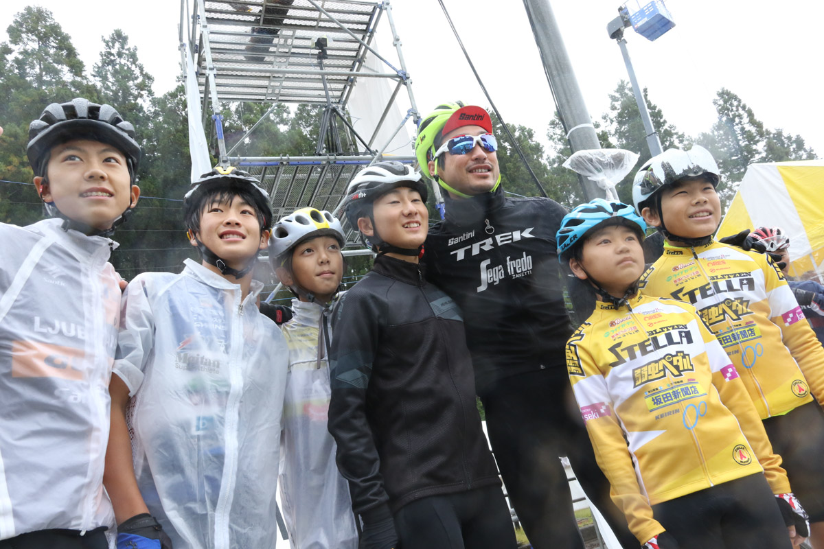 別府史之(トレック・セガフレード)と宇都宮ブリッツェンの若手たちと