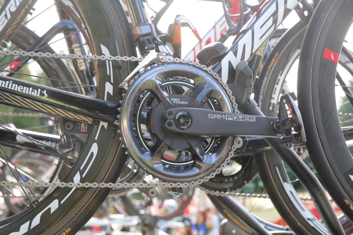 パワーメーターはSRM。アルミクランク(写真)が装備されたバイクも確認できた