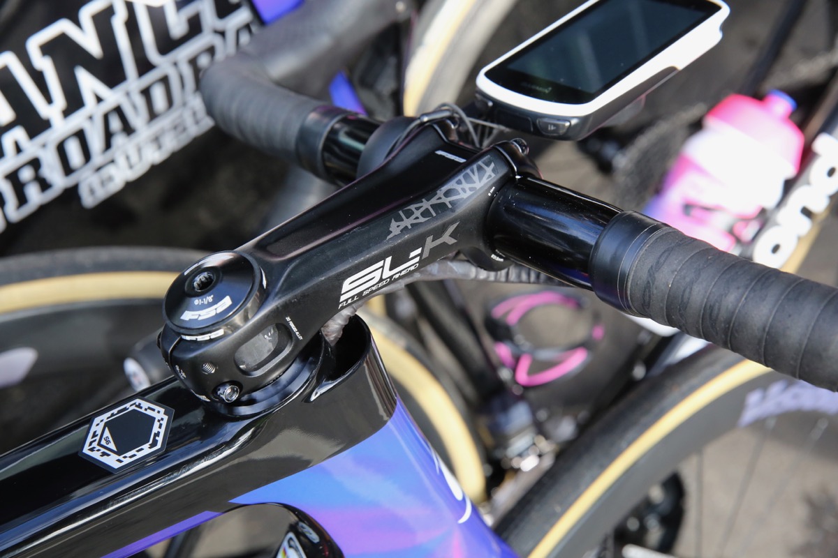テイラー・フィニーはMTB用としてラインナップされるSL-K DROPステム(-20°)を使用