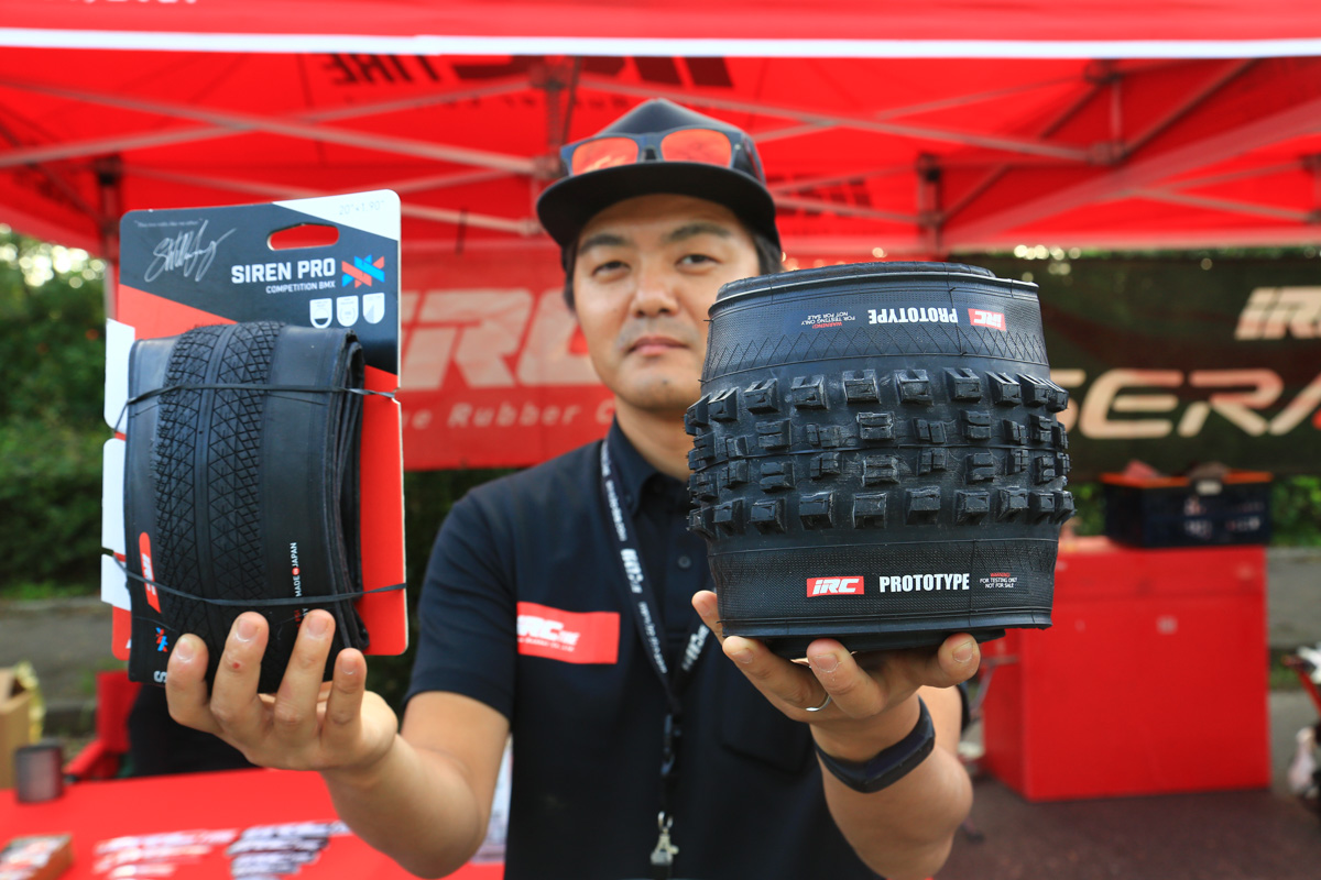 IRCのブースには新型エンデューロタイヤの「TANKEN(タンケン)」と、BMX世界選手権で金メダルを獲得した「SIREN(シレン) PRO」 があった。いずれもチューブレスタイヤだ