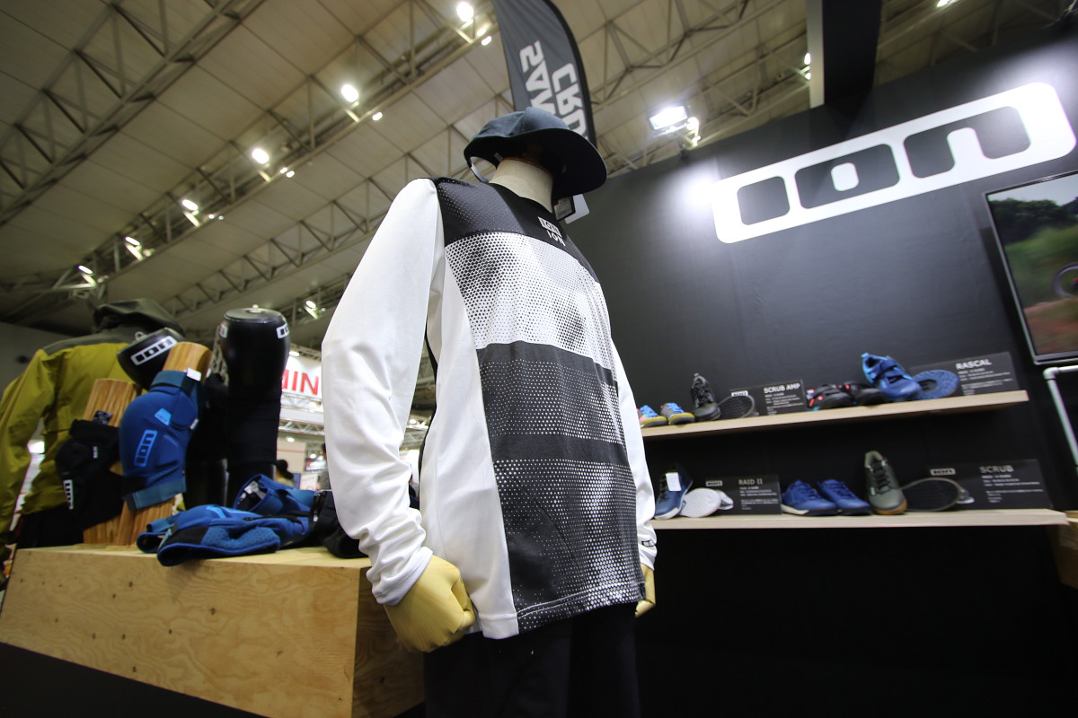 オフロードライドに最適なアパレル類を展開するION(アイオン)