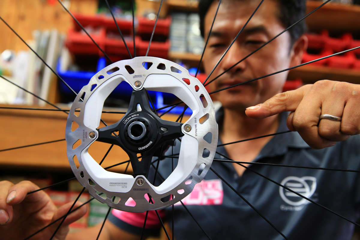 ローターはロード/MTB用から選んで使用する。高速ライドが想定されるなら放熱フィン付きがベスト