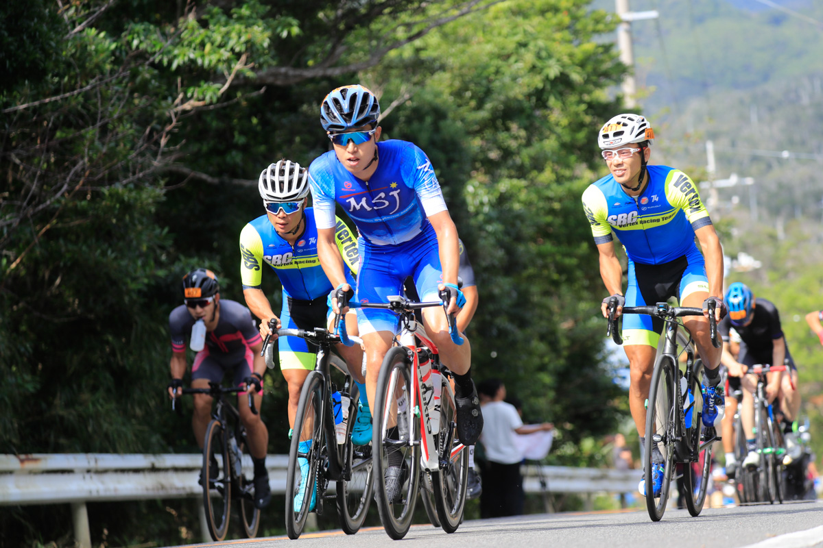 高岡がもっとも警戒する井上 亮（Magellan Systems Japan）と紺野元汰・岡泰誠（SBC Vertex Racing Team) 