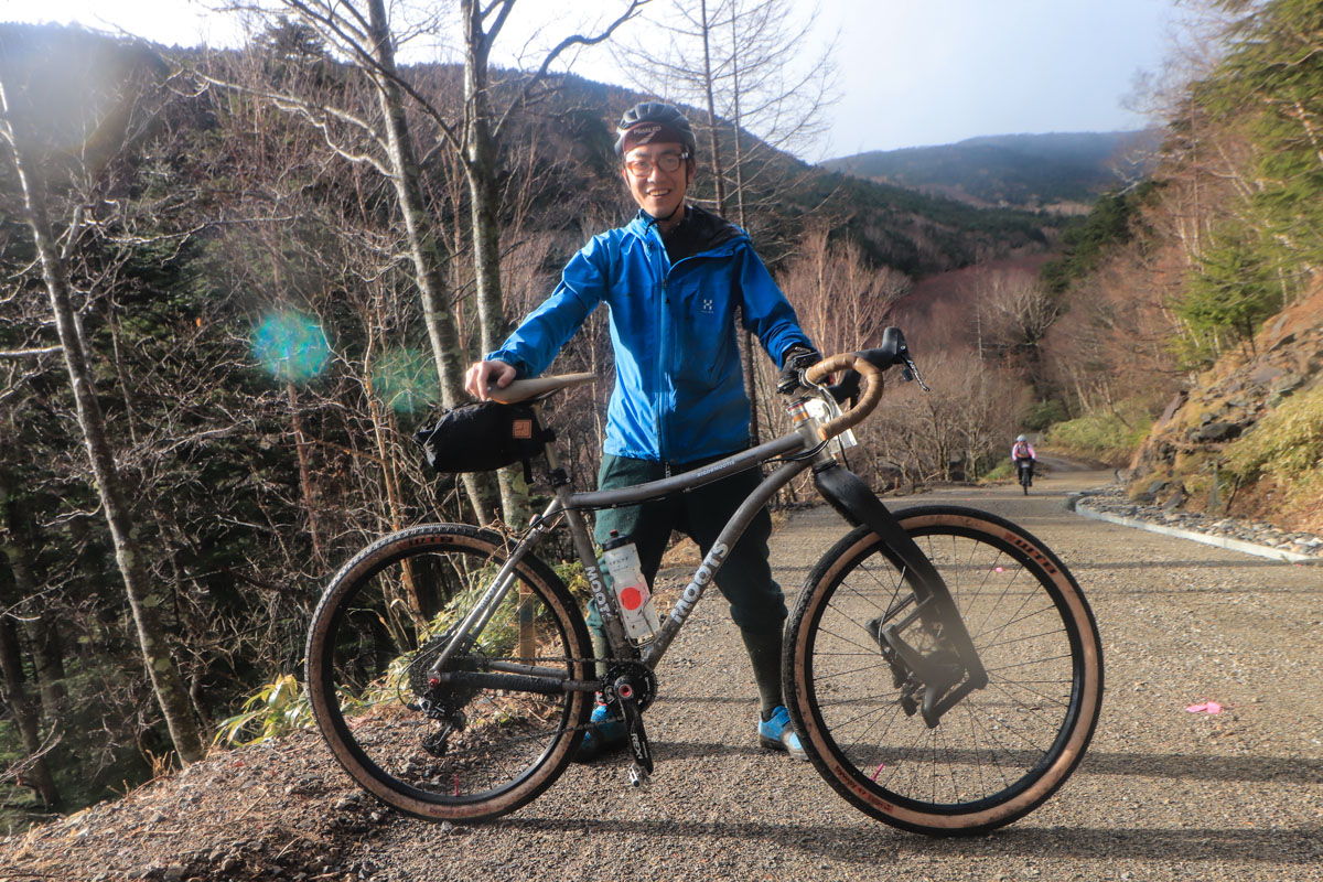 MTB的なグラベルバイクで参加。とにかく面白いバイクが多い